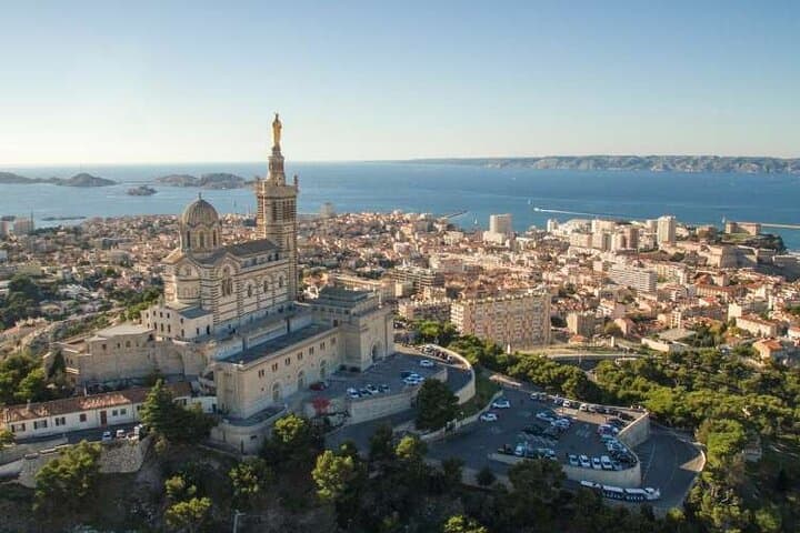 Private Transfer from Marseille Airport to Avignon