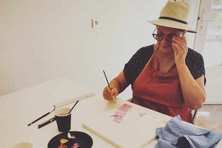 2 hours Painting Class with Local Artist in Private Studio