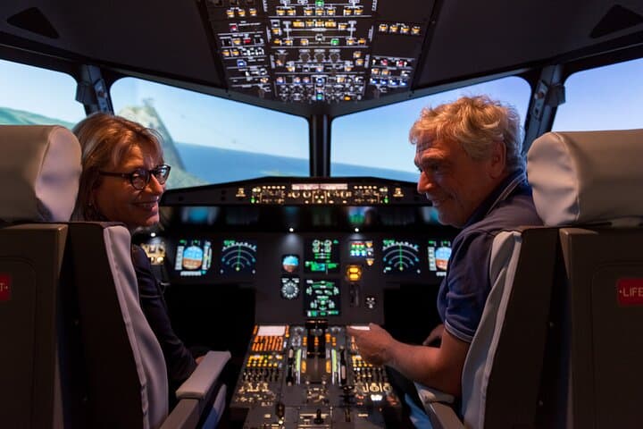 Private Pilotage of a Flight Simulator in Paris