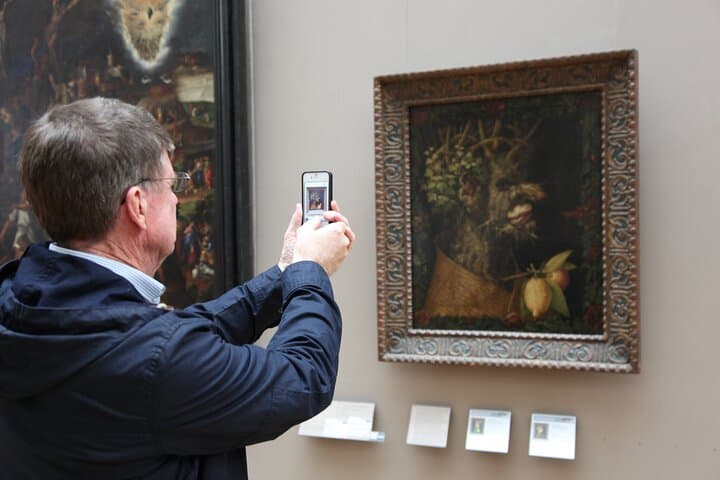 Louvre Museum Private Guided Tour with Access