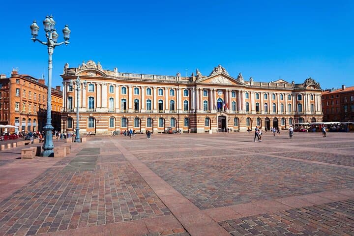 Toulouse "Ville Rose": Interactive Game & Walking Tour
