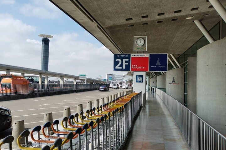 Private Transfer from Charle de Gaulle Airport to Paris