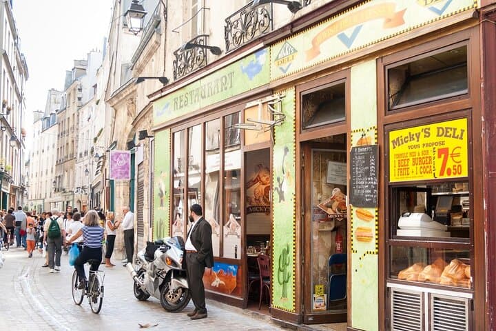 Le Marais Paris Private visit with Hotel pick up and drop