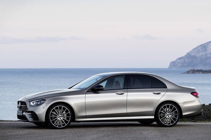 Best Private Airports Transfers - Executive Sedan Service