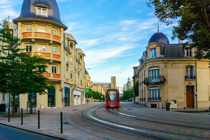 Paris to Reims one way or round-trip transfer in Sedan Car or Van