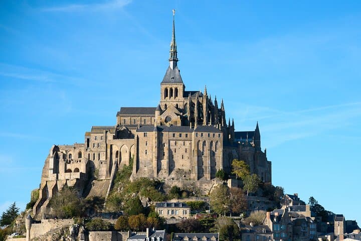 Day Trip to Mont Saint Michel Small Group(2-6) with Hotel Pick Up