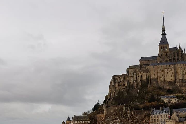 Mont Saint Michel Private VIP Tour with Champagne from Paris