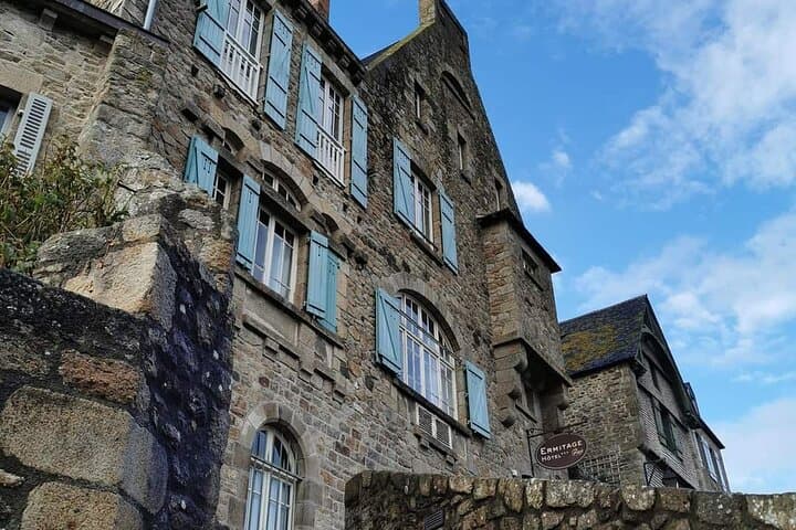 Mont Saint Michel Private VIP Tour with Champagne from Paris