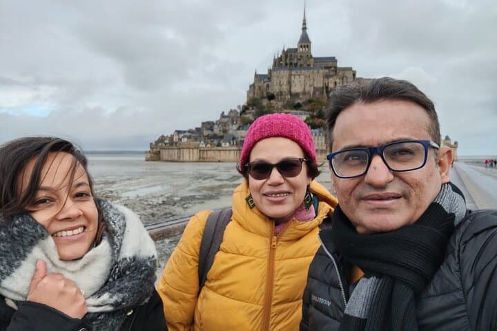 Mont Saint Michel Private VIP Tour with Champagne from Paris