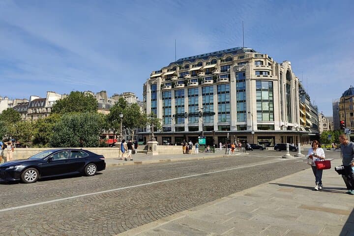Paris 4 hours Private Guided Trip with Indian Meal -Hotel pickup