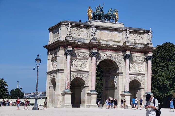 Paris 4 hours Private Guided Trip with Indian Meal -Hotel pickup