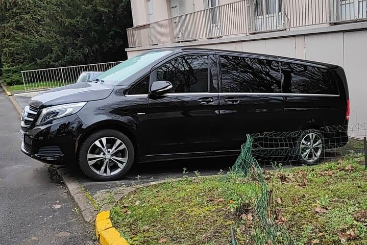 Private Transfer between Charles de Gaulle Airport and Paris by Van