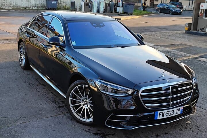 Private Transfer between Charles de Gaulle Airport and Paris by Van