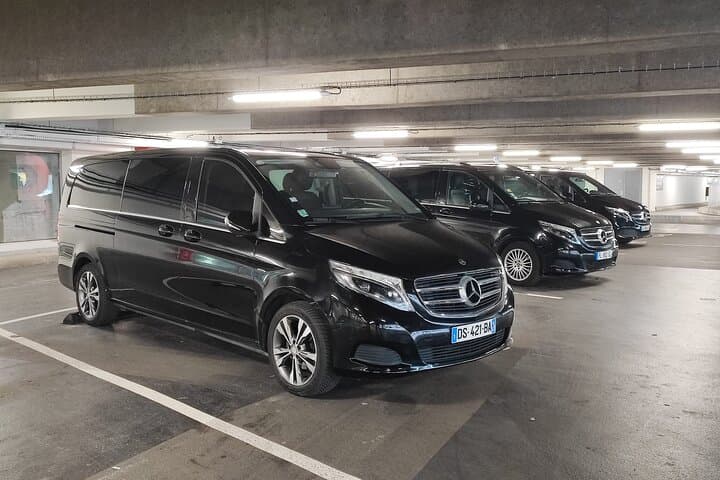 Private Transfer between Charles de Gaulle Airport and Paris by Van