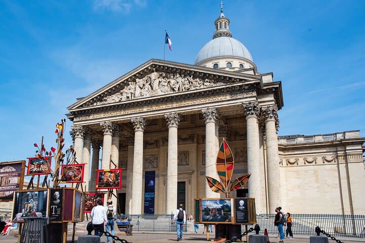 Best of Paris Small Group E-bike Guided tour (w/ optional Cruise)