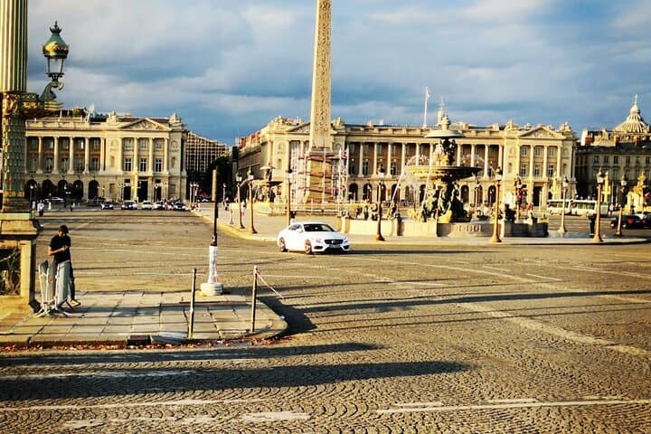 Private one way transfer from Paris to Beauvais airport 3-6 pass