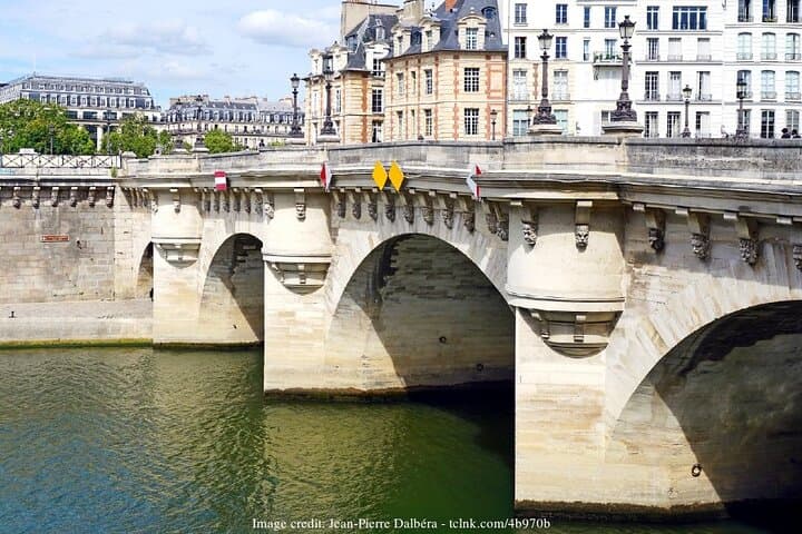 The Historic Heart of Paris: Private Walking Tour & River Cruise