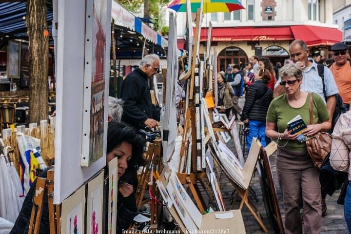 The Historic Heart of Paris: Private Walking Tour & River Cruise