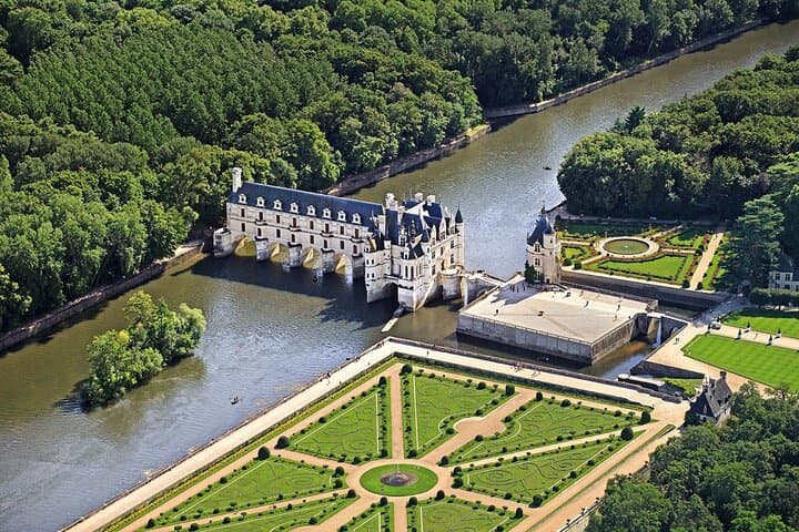 Unforgettable Loire Valley tour from Paris 2 castles in one day!