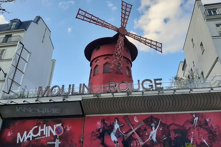 Montmartre/Sacre-Coeur/Paris- Artistic & Bohemian Epicenter