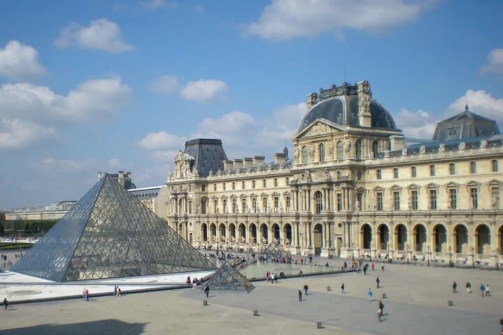 Private Van Tour in Paris - 12 Hours at disposal