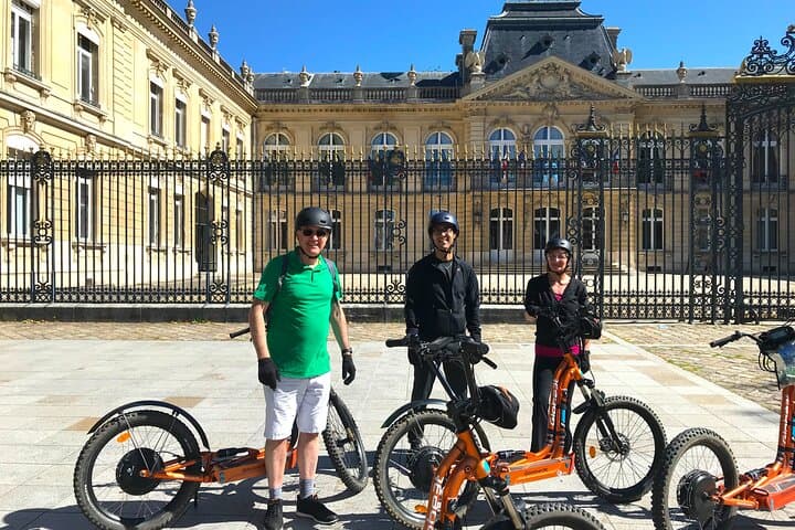 Break in front of the Prefecture of #Versailles.
Break in front of the Prefecture of #Versailles