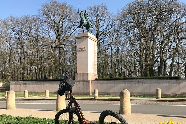 One of the stops in Etrott in front of General Lafayette.
One of the escoot stops in front of General Lafayette