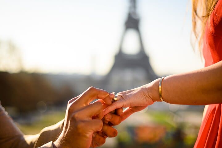 Eiffel Tower Photographer, Professional Photo shoot - Paris