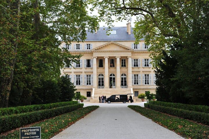 Private Tour on the Route des Grands Vins du Médoc with Visits and Tastings