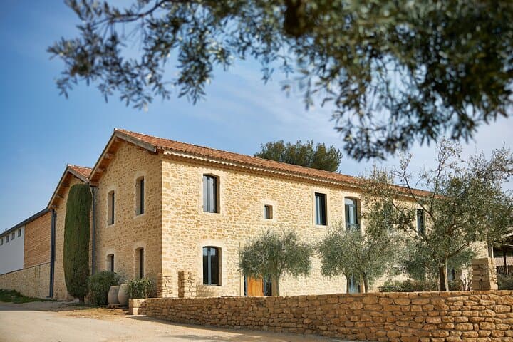 Visit of the cellars of Château Gigognan with tasting