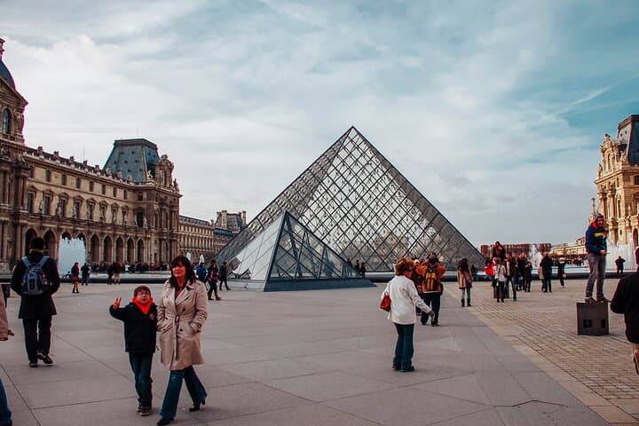 Private Van Tour in Paris - 12 Hours at disposal