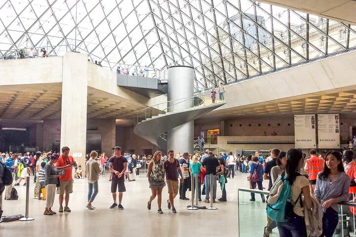 Full-Day Paris City Tour with Louvre, Saint-Germain-des-Pres and Lunch Cruise