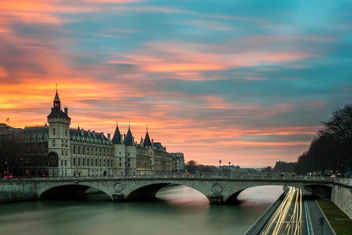10-Hour Paris Tour with Seine Cruise and Lunch