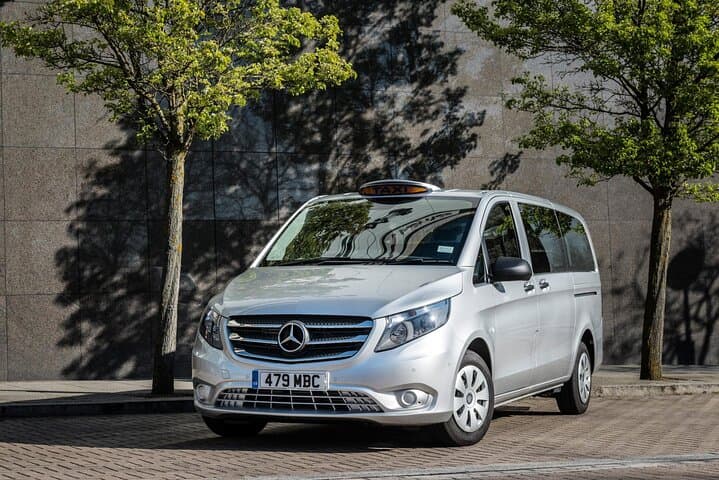 Private Transfer One Way from Paris Hotel to Disneyland Paris