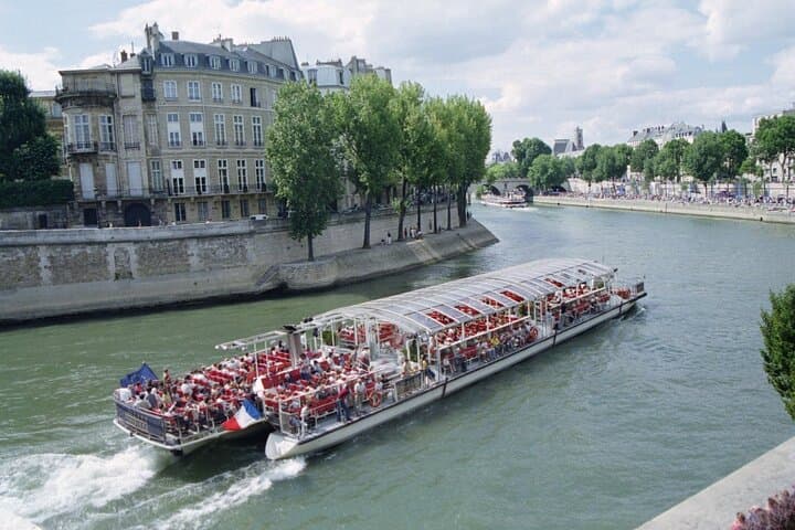 5-Hours Saint Germain Des Pres and Seine River Cruise with Montmartre