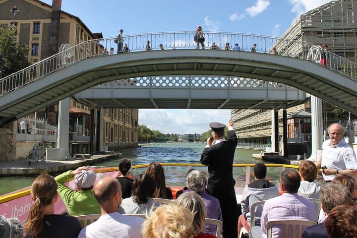 Paris - One Hour Seine River Cruise with Recorded Commentary