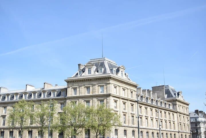 Full-Day Montmartre Tour with Seine River Cruise and shopping