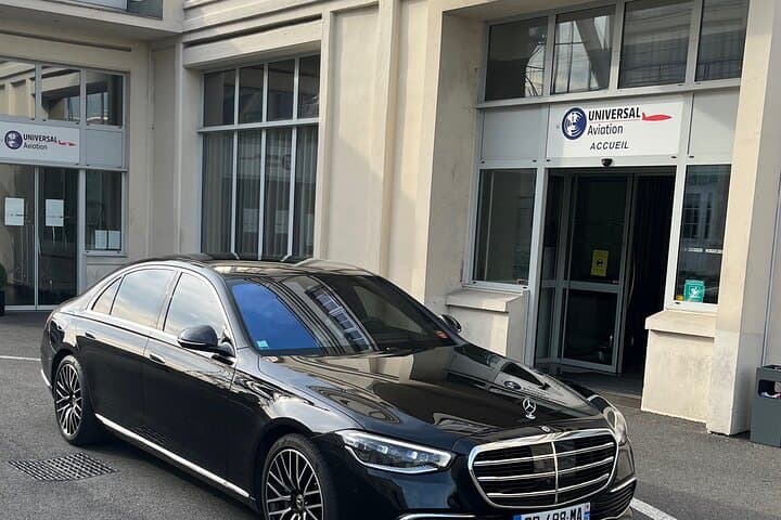 Whatever your destination or your personalized request, whether you are an individual or a professional, we offer you a quality passenger transport service.