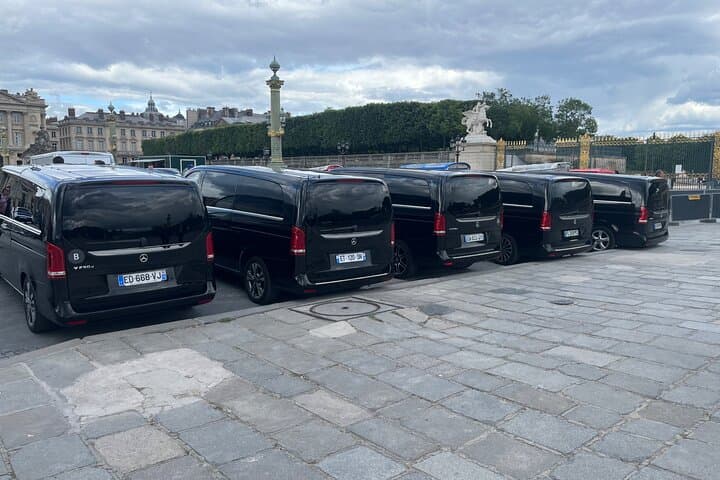 Jefferson's VTC Paris is your solution for all private transport services to Paris, Orly, Roissy and Beauvais airports, as well as to the whole of France.