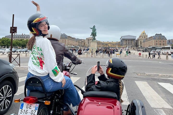 Arriving at the main Palace of Versailles
