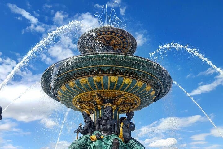 6 hours Paris city tour with Seine River Lunch cruise and Galeries Lafayette