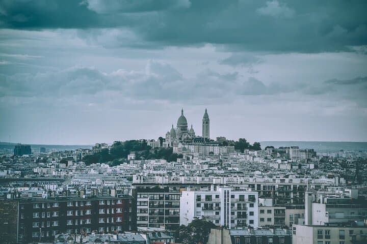 4 hours Paris private Montmartre Walking Tour and Seine River Cruise