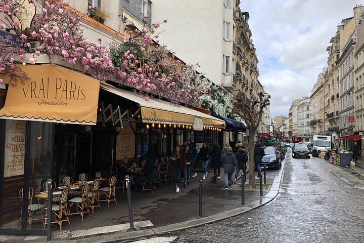 Montmartre and Seine River Dinner Cruise with Hotel pick up in Paris- 6 Hrs