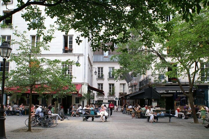 Le Marais and Seine River Dinner Cruise with Hotel pick up in Paris- 6 Hrs
