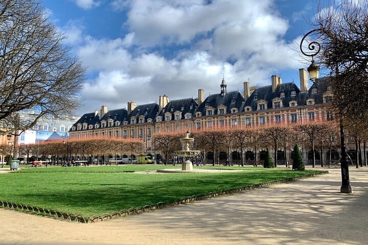 8-Hour Paris Tour with Montparnasse, Le Marais and Crazy Horse