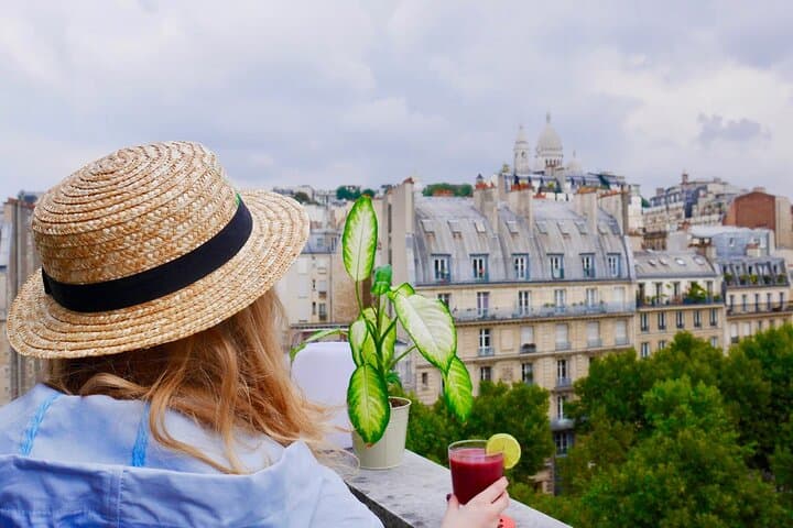 6 Hrs Montmartre and la Vallée Village private shopping trip with Hotel pick up