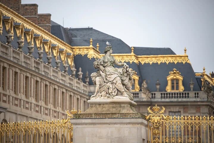 7 hours Paris City tour with Versailles, Saint Germain des pres and cruise