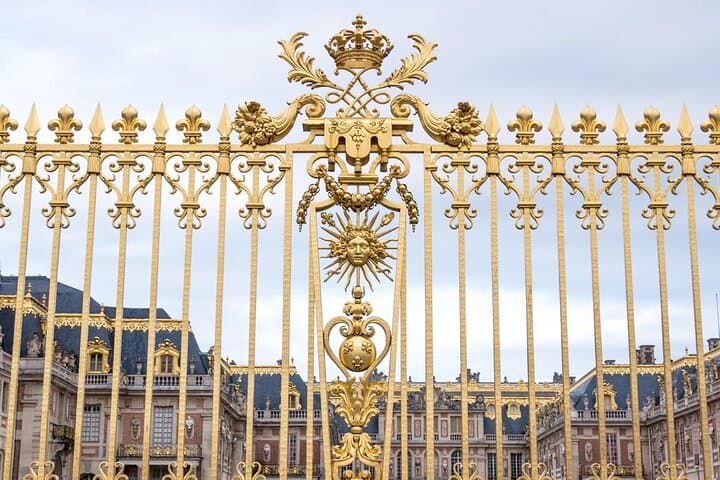 7 hours Paris City tour with Versailles, Saint Germain des pres and cruise