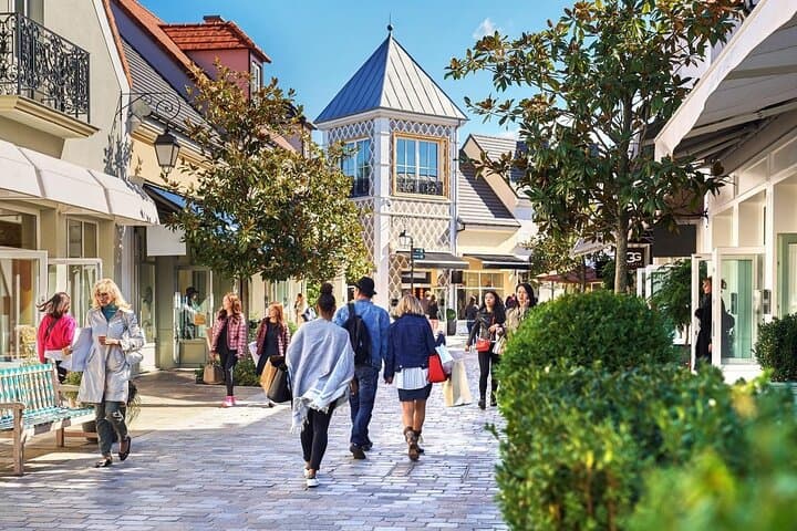 Private Tour in Le Marais district and Vallée Village
