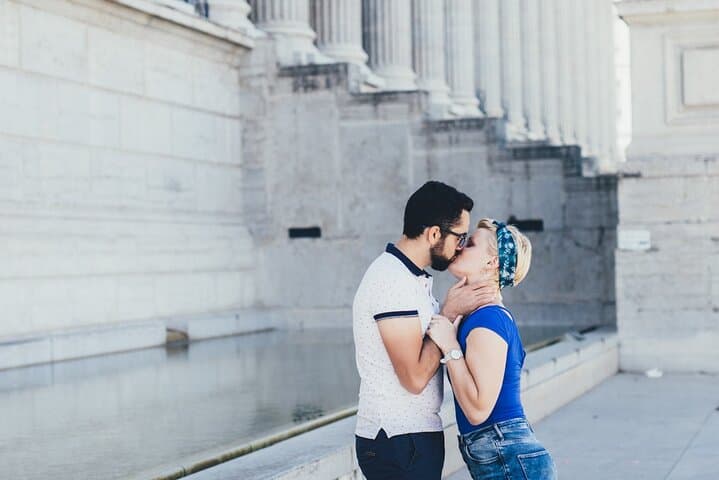 Private Photo Shooting in the streets of Old Lyon - 30 minutes